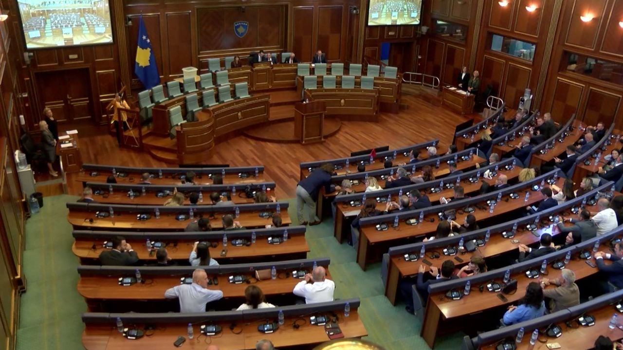 kosova-ne-pritje-te-qeverise-se-re-kuvendi-duhet-te-zgjedhe-nje-nenkryetar-nga-perfaqesuesit-e-komunitetit-serb