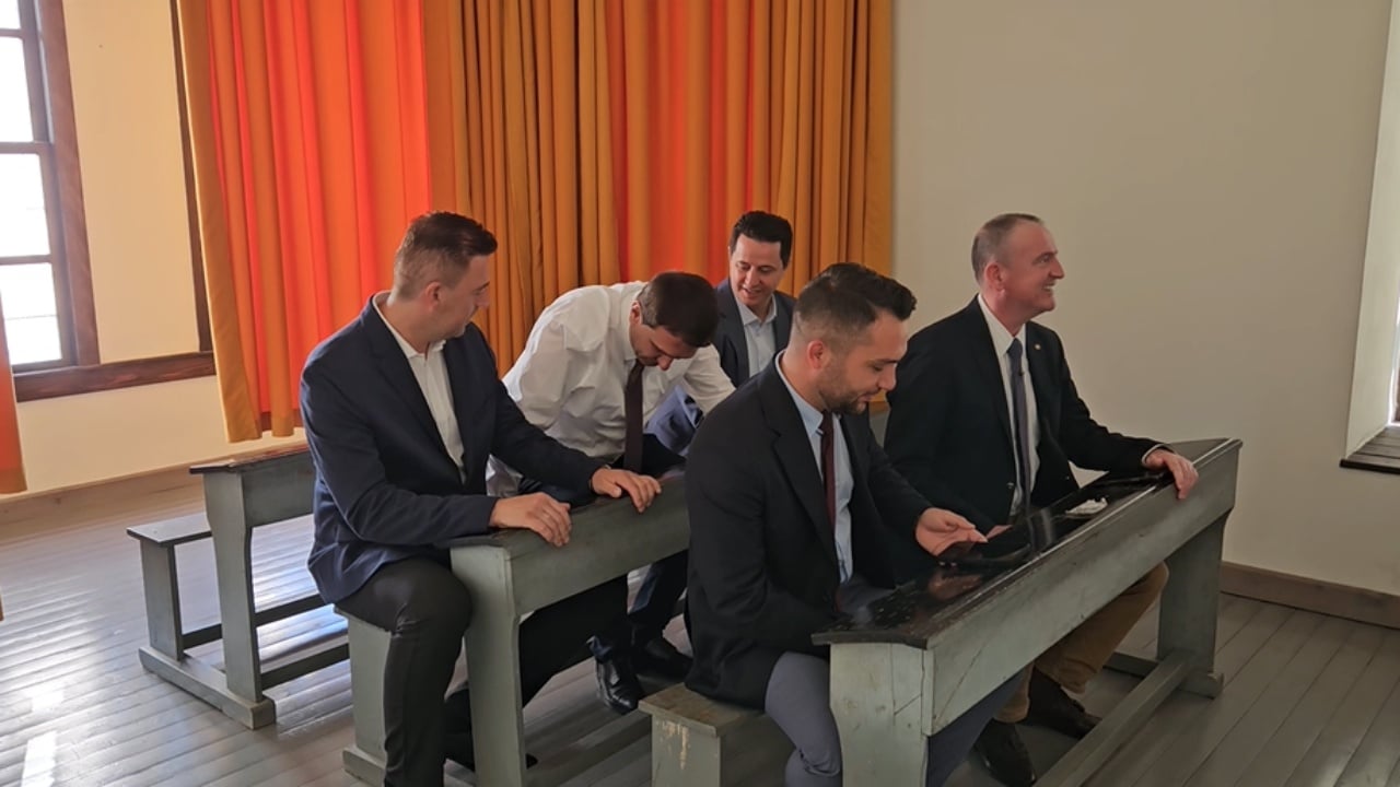 Arben Taravari nga Pogradeci  Institucionet në Maqedoninë e Veriut anashkalojnë ose shpërfillin përdorimin e gjuhës shqipe