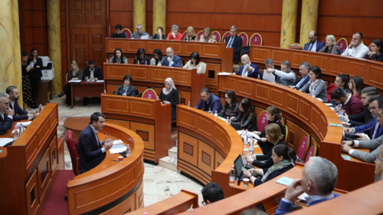 keshilli-bashkiak-i-tiranes-kerkese-spak-ut-lejoni-kryetarin-veliaj-te-marre-pjese-ne-mbledhje-fizikisht-per-buxhetin-2026