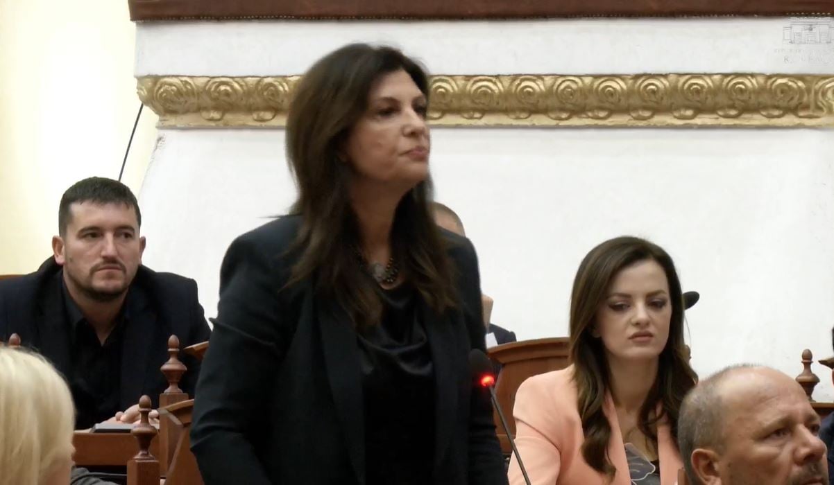 nga-dasma-e-te-birit-ne-kuvend-betohet-edhe-jozefina-topalli