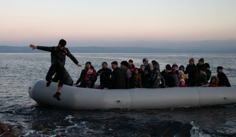 Shpërthim i fluksit të emigrantëve në Kretë  në një ditë mbërrijnë mbi 80 refugjatë