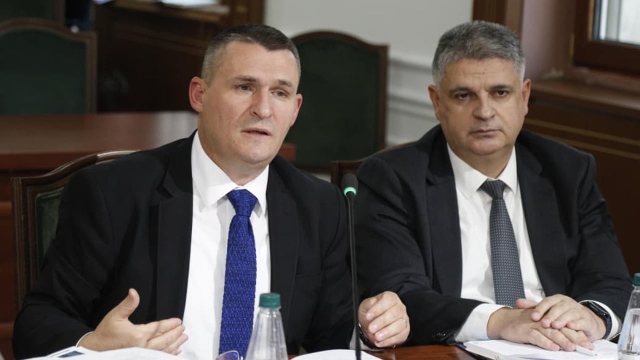 drejtori-i-arrsh-se-eshte-marre-i-pandehur-dumani-ne-kuvend-eshte-derguar-per-gjykim-edhe-ish-drejtori-i-rrugeve-ne-hetim-edhe-ish-drejtori-i-kesh
