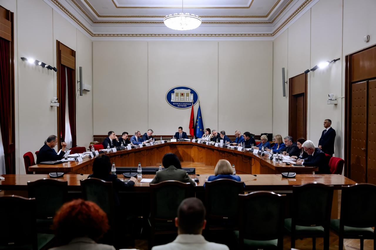 live-pd-rrezon-kuvendin-s-kemi-pakt-per-dy-reformat-bardhi-nxjerr-dokumentin-begaj-paguhet-nga-spitali-privat-balla-mbron-presidentin-berisha-sulmon-dumanin