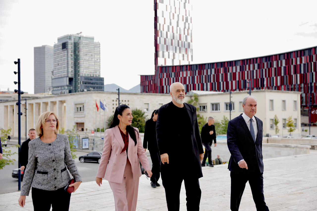 Pezullimi i Belinda Ballukut nga detyra  zbardhet kërkesa e Qeverisë për Gjykatën Kushtetuese