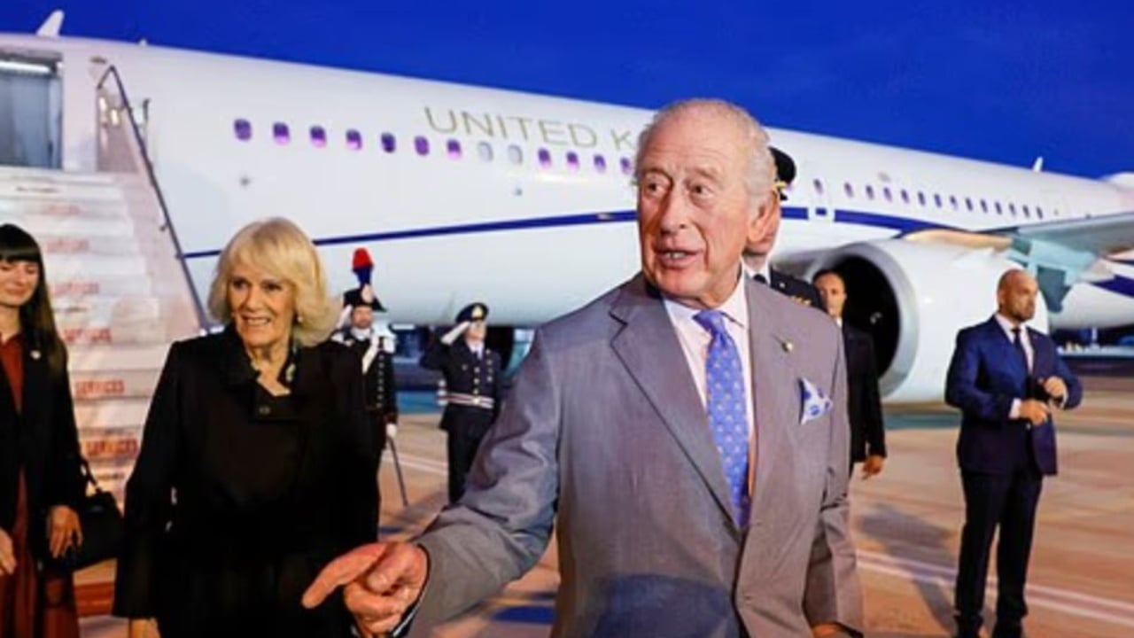 Për herë të parë pas thuajse 500 vitesh  Mbreti Charles bëhet monarku i parë britanik që zbarkon në Vatikan për 