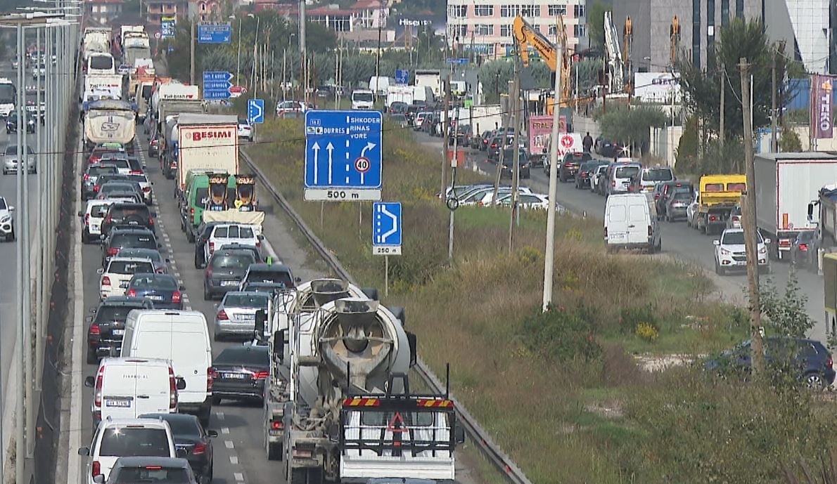 ARRSH njofton planin e ri të menaxhimit të trafikut për autostradën Tiranë Durrës  bllokimi natën nga ora 23 00 deri në 06 00