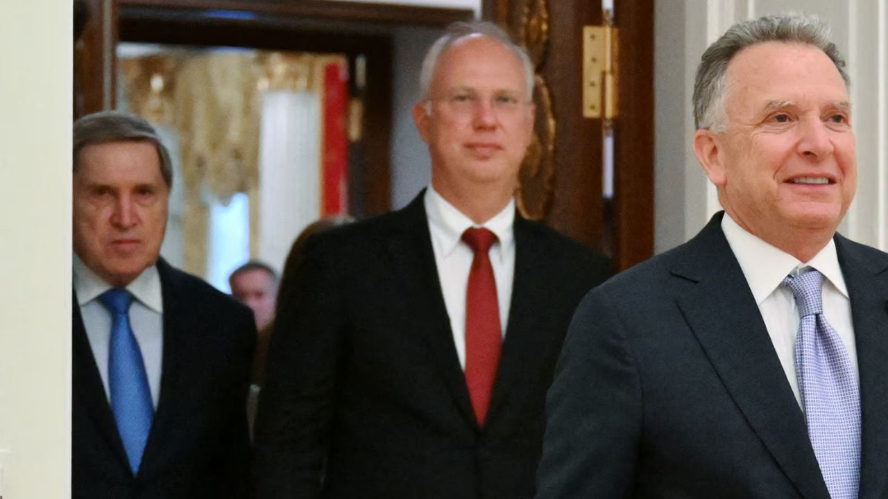 kush-e-nxori-regjistrimin-mes-te-besuarve-te-trump-dhe-putin-zyrtari-i-kremlinit-dyshon-te-whatsapp-ka-disa-biseda-qe-mund-te