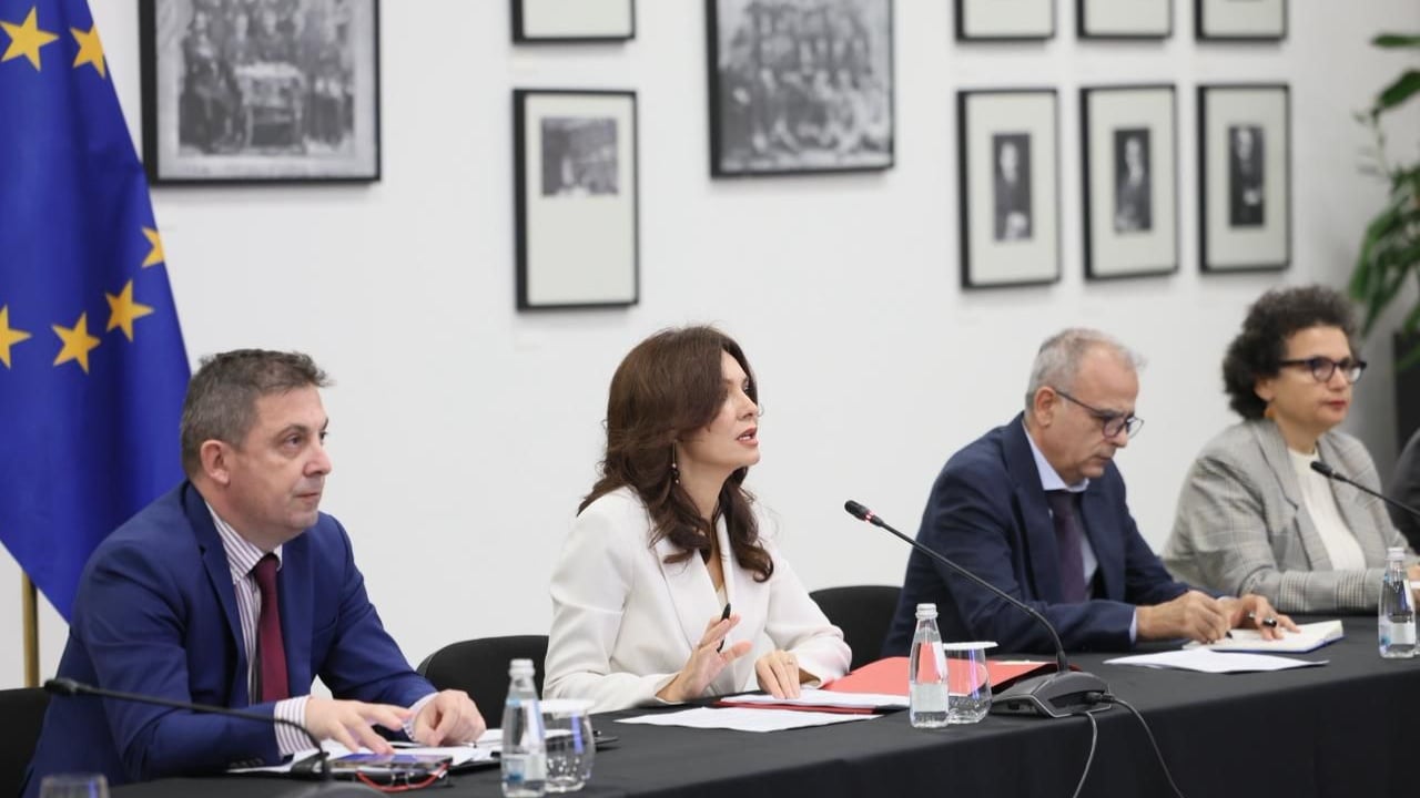 spiropali-me-27-ambasadoret-shqiptare-ne-vendet-e-be-nje-faze-e-re-bashkeveprimi-per-ofensiven-diplomatike-te-integrimit