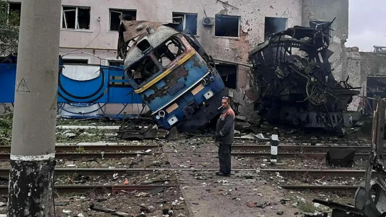 Pse Rusia po godet trenat  Trefishohen sulmet në infrastrukturën hekurudhore për të paralizuar Ukrainën