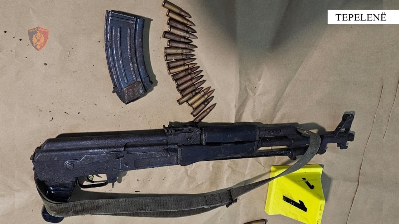 Kërcënoi me armë zjarri një person dhe më pas u largua  arrestohet 42 vjeçari i shpallur në kërkim