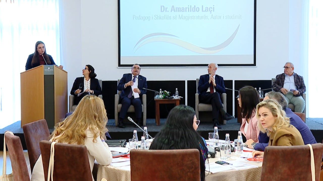 cmimi-jakov-xoxa-perzgjidhen-autoret-e-rinj-dhe-do-te-shpallen-edhe-fituesit-ne-fund-te-muajit-dhjetor