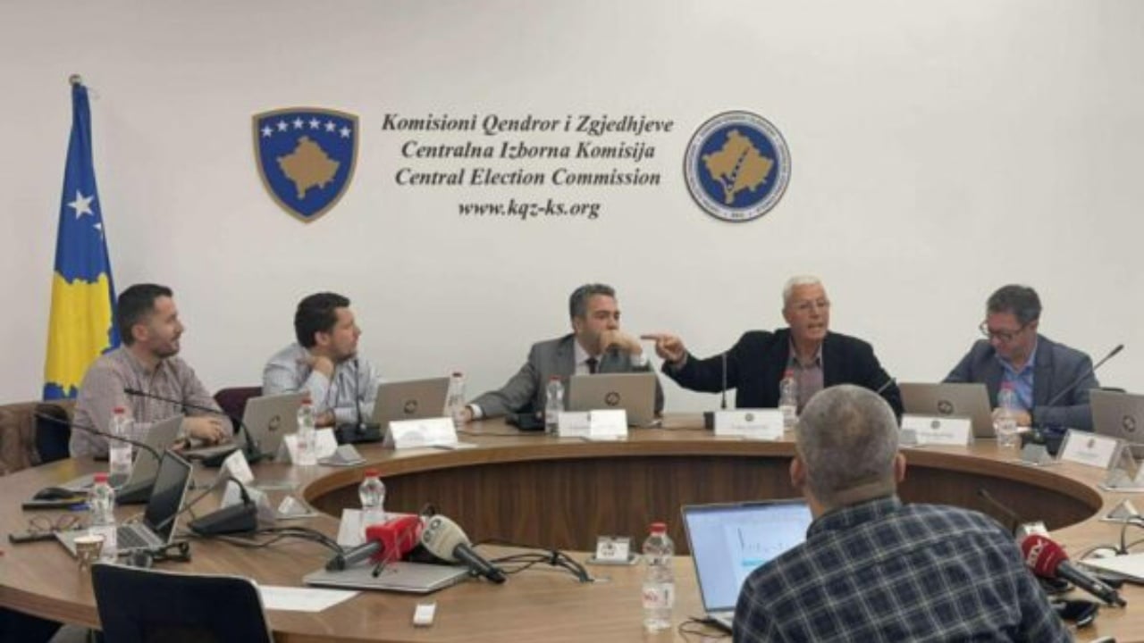 Pa nisur zgjedhjet fillojnë akuzat  VV  PDK solli në Kosovë  trenin bullgar 