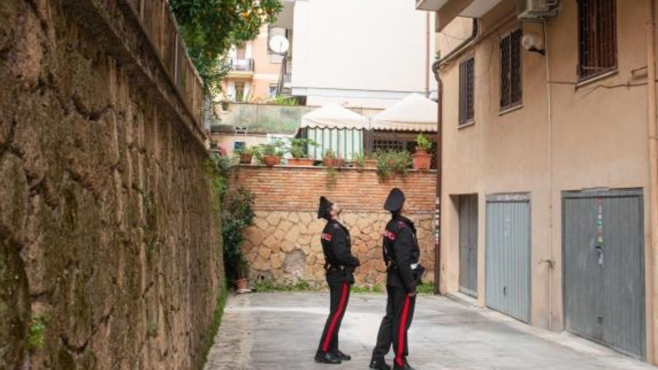 tragjedi-ne-rome-27-vjecari-vdes-pasi-shtyhet-nga-ballkoni-ne-pranga-i-riu-italo-shqiptar