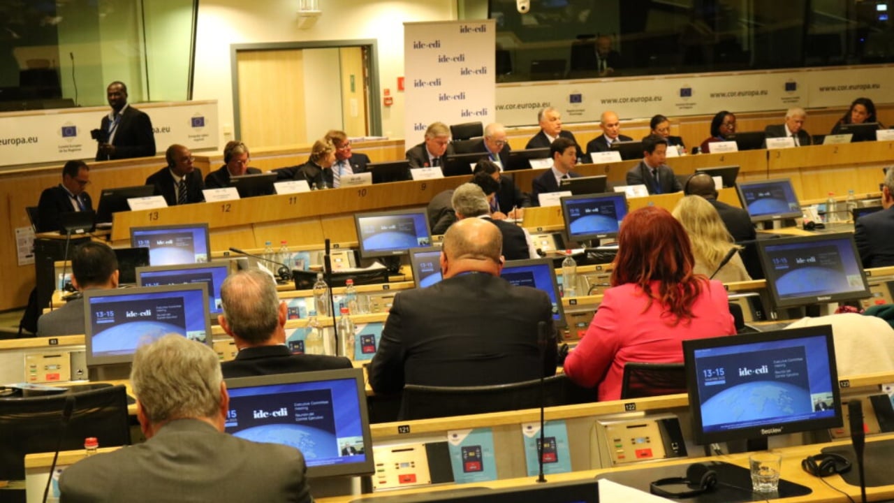 Me 17 zv presidentë dhe e shtrirë në katër kontinente  por pa të djathtët e SHBA  Britani  çfarë është CDI ku Berisha mori postin e rëndësishëm