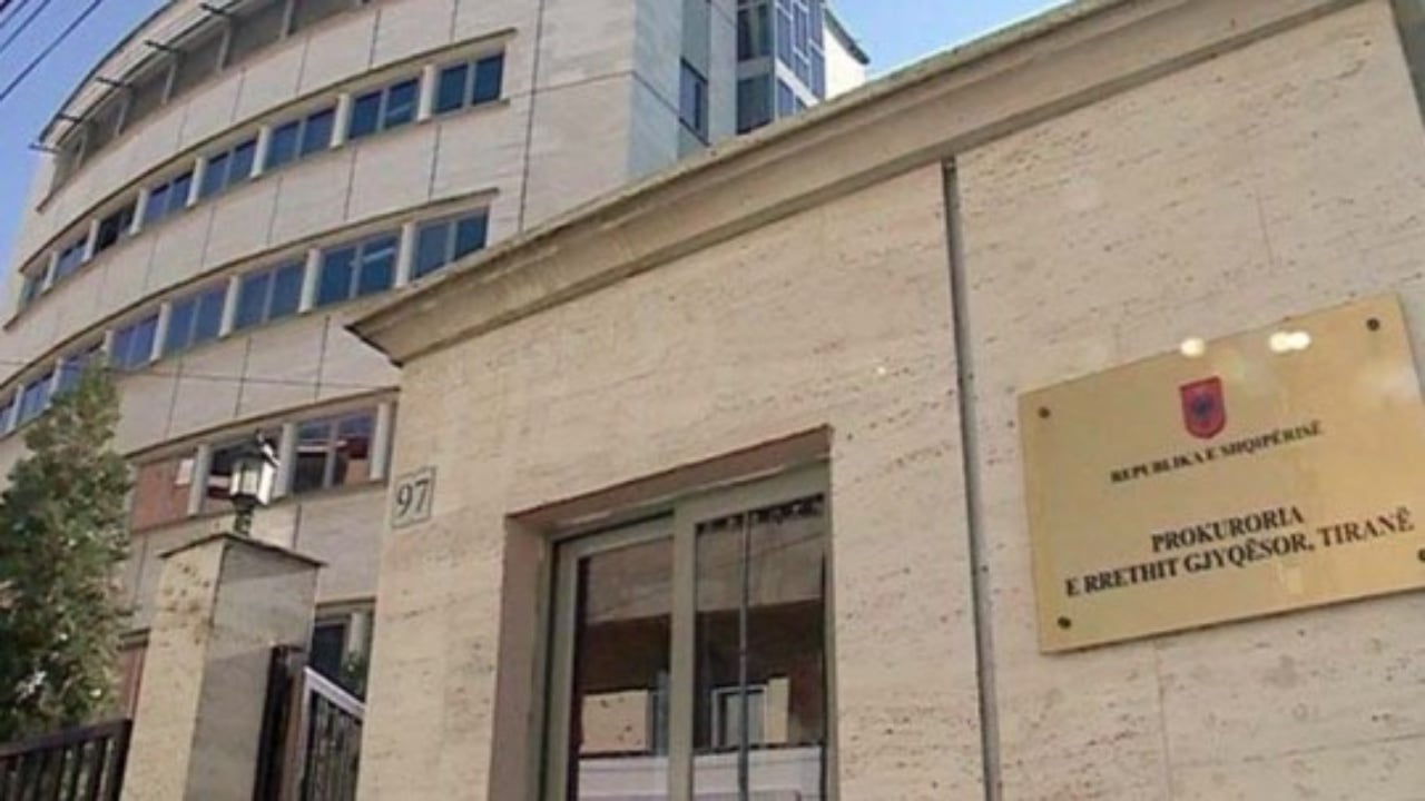 ngriten-skeme-mashtruese-per-perfitimin-e-rimbursimit-te-tvsh-burg-per-6-persona-mes-tyre-2-italiane-dhe-kompanite-e-tyre