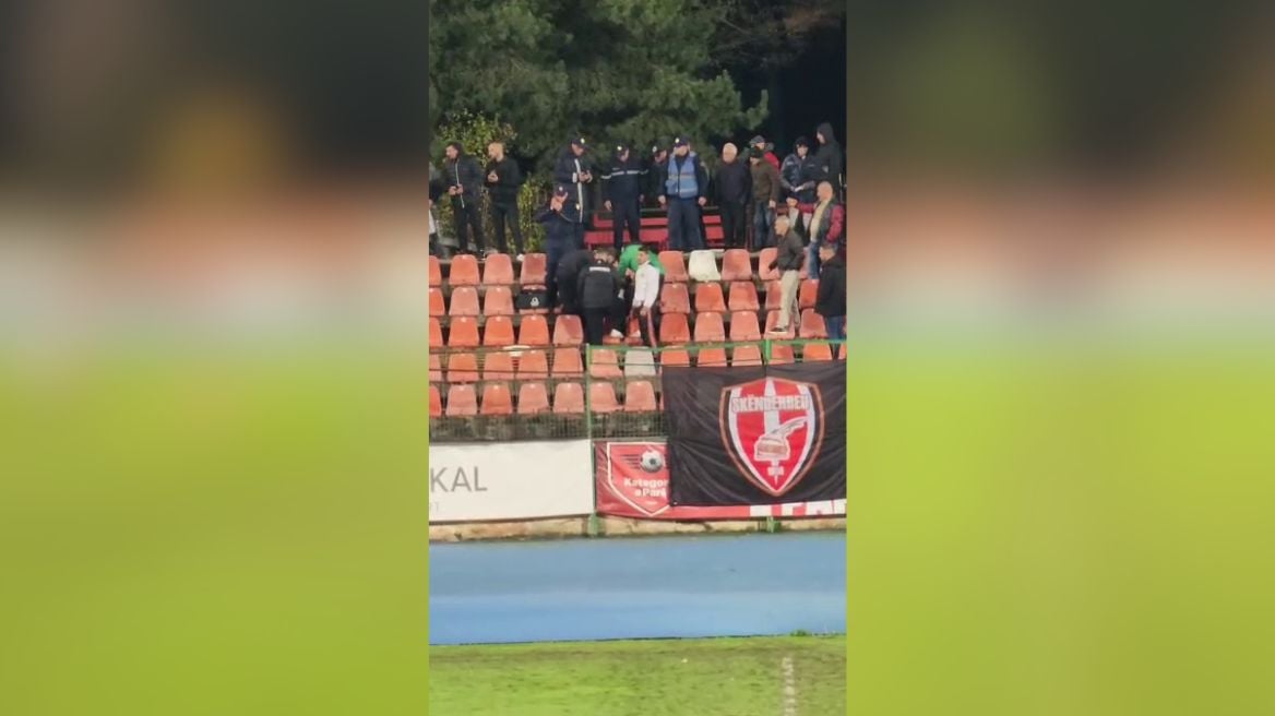 Video  Panik në Korçë  dueli Skënderbeu Lushnja ndërpritet pas problemeve shëndetësore të një tifozi  transportohet me urgjencë në spital
