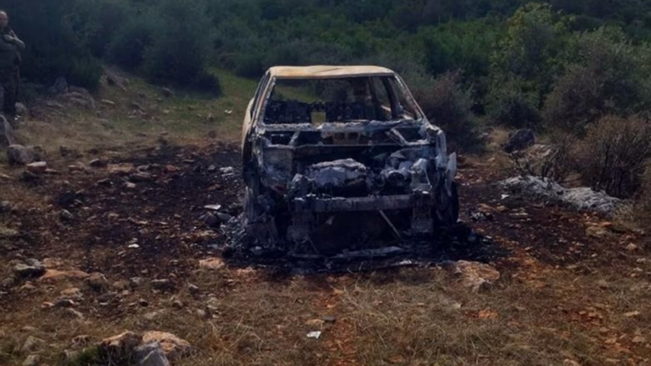 I lidhur dhe i djegur në një makinë  gjendet një plumb në trupin e viktimës që dyshohet se është shqiptar