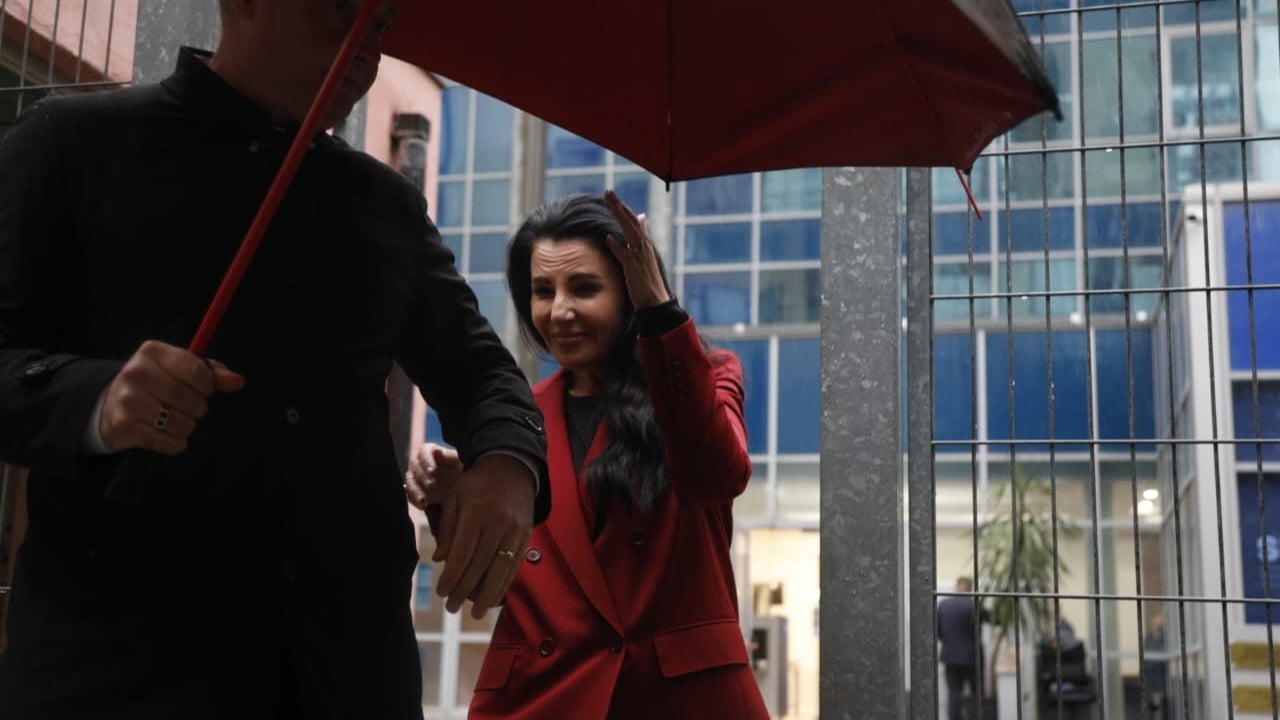 Videolajm  U njoh me masën pezullim detyre dhe bllokim pasaporte  momenti kur Belinda Balluku lë ambientet e SPAK pas më shumë se 3 orësh