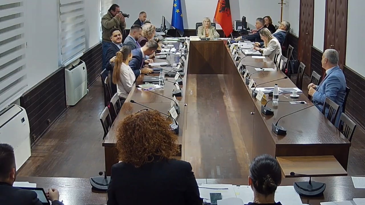 Opozita kërkoi shqyrtimin e projekt buxhetit në praninë e Ballukut  rinis Komisioni i Ekonomisë