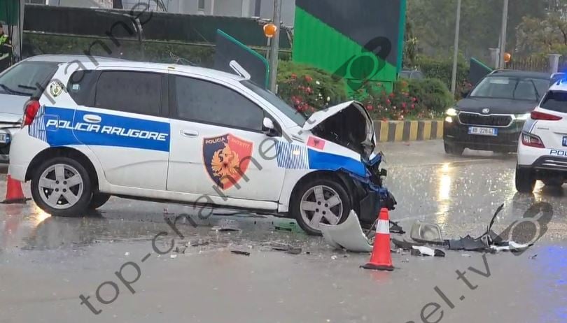 makina-e-policise-perplaset-me-benz-in-ne-fier-patos-tre-te-plagosur-mes-tyre-dy-efektive