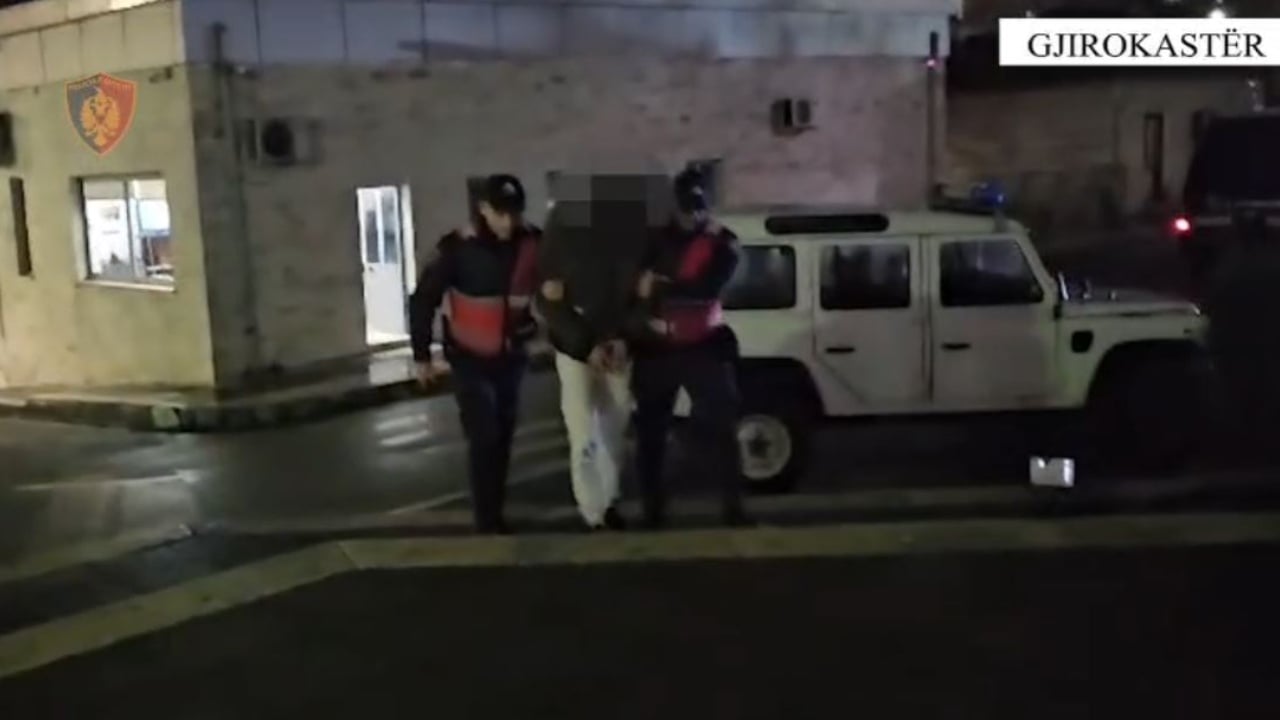 shisnin-kokaine-ne-lagje-te-ndryshme-te-gjirokastres-aksion-arrestimesh-ja-kush-jane-10-personat-e-vene-ne-pranga