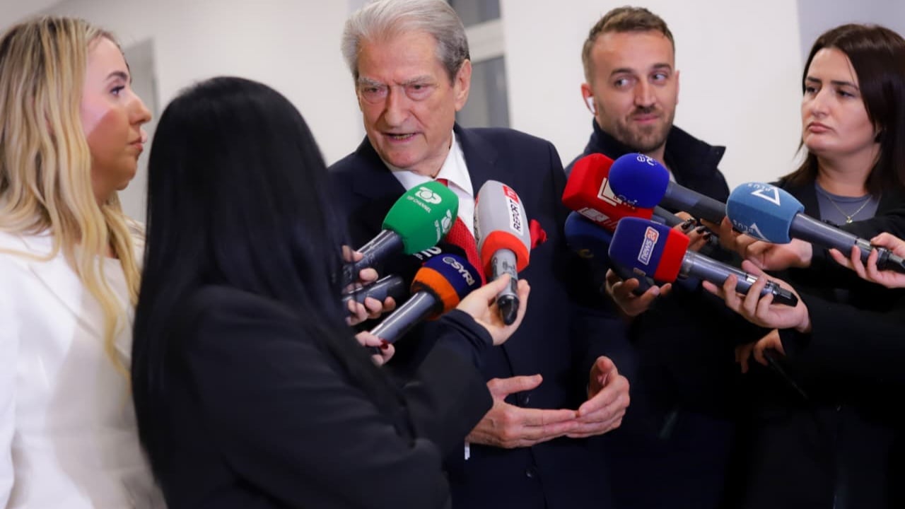  I falënderoj kandidatët e pavarur   Berisha nuk pranon humbjen në 5 bashkitë  kreu i PD  Zgjedhjet ishin farsë  ky është narko shtet