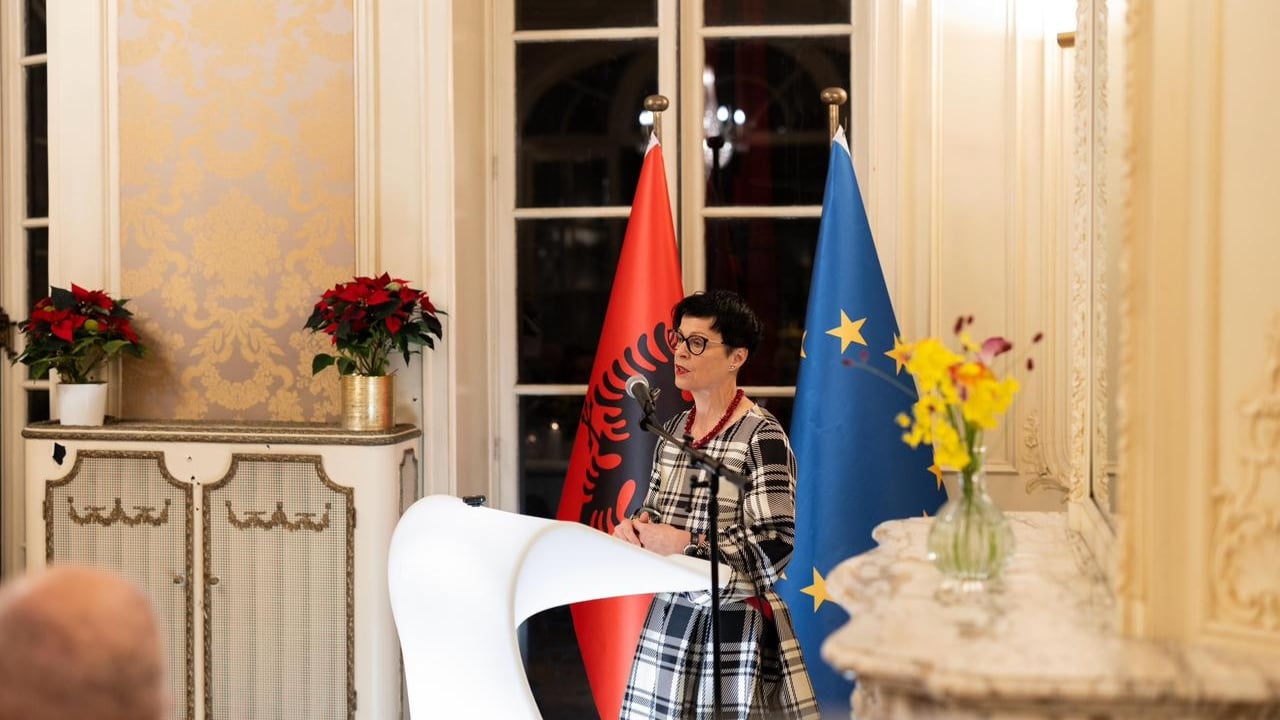 konferenca-e-7-te-nderqeveritare-ndihem-si-ambasadorja-e-katert-e-shqiperise-ne-bruksel-marta-kos-kjo-eshte-shtepia-juaj-e-re