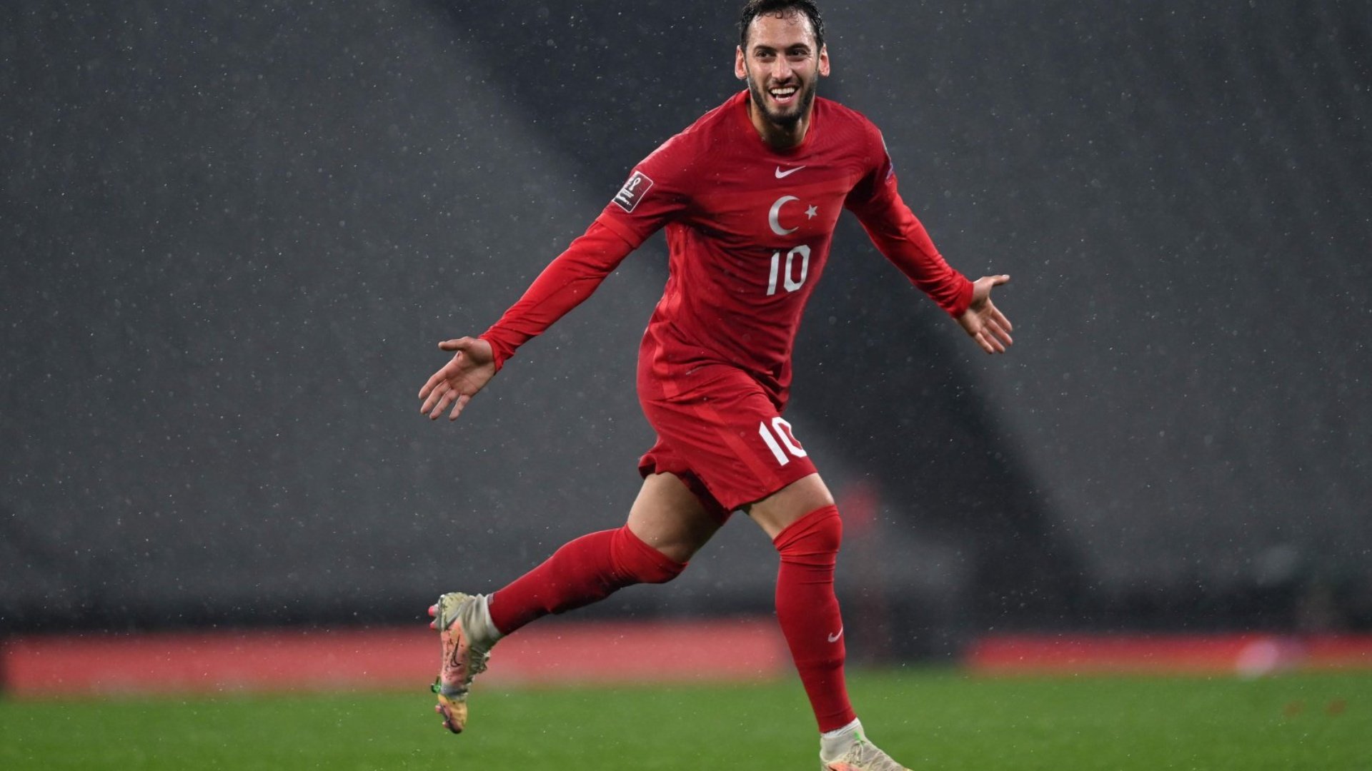 Turqia  Calhanoglu pritet të mungojë ndaj Spanjës  Chivu fërkon duart për ndeshjen derbi