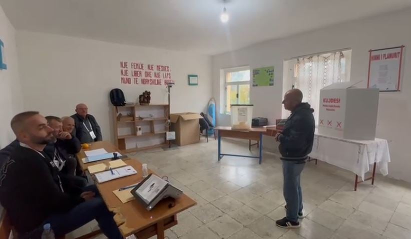 Dy orë pa votues në Dukat  ai që erdhi  harroi kartën e identitetit  Nuk kam fuqi të vij sërish