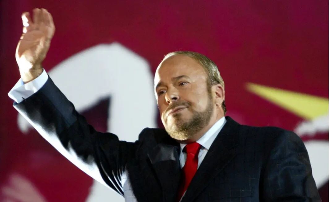 gjurmet-qe-la-fatos-nano-new-york-times-ish-kryeministri-shqiptar-udheheqes-ne-epoken-e-kaosit-dhe-tranzicionit