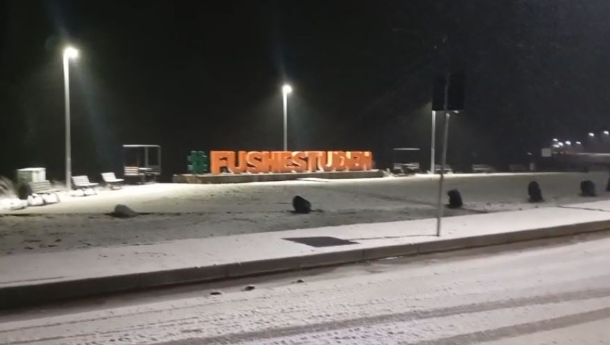 Video  Vijojnë reshjet e dëborës në Fushë Studën  në disa zona bora deri në 20 cm