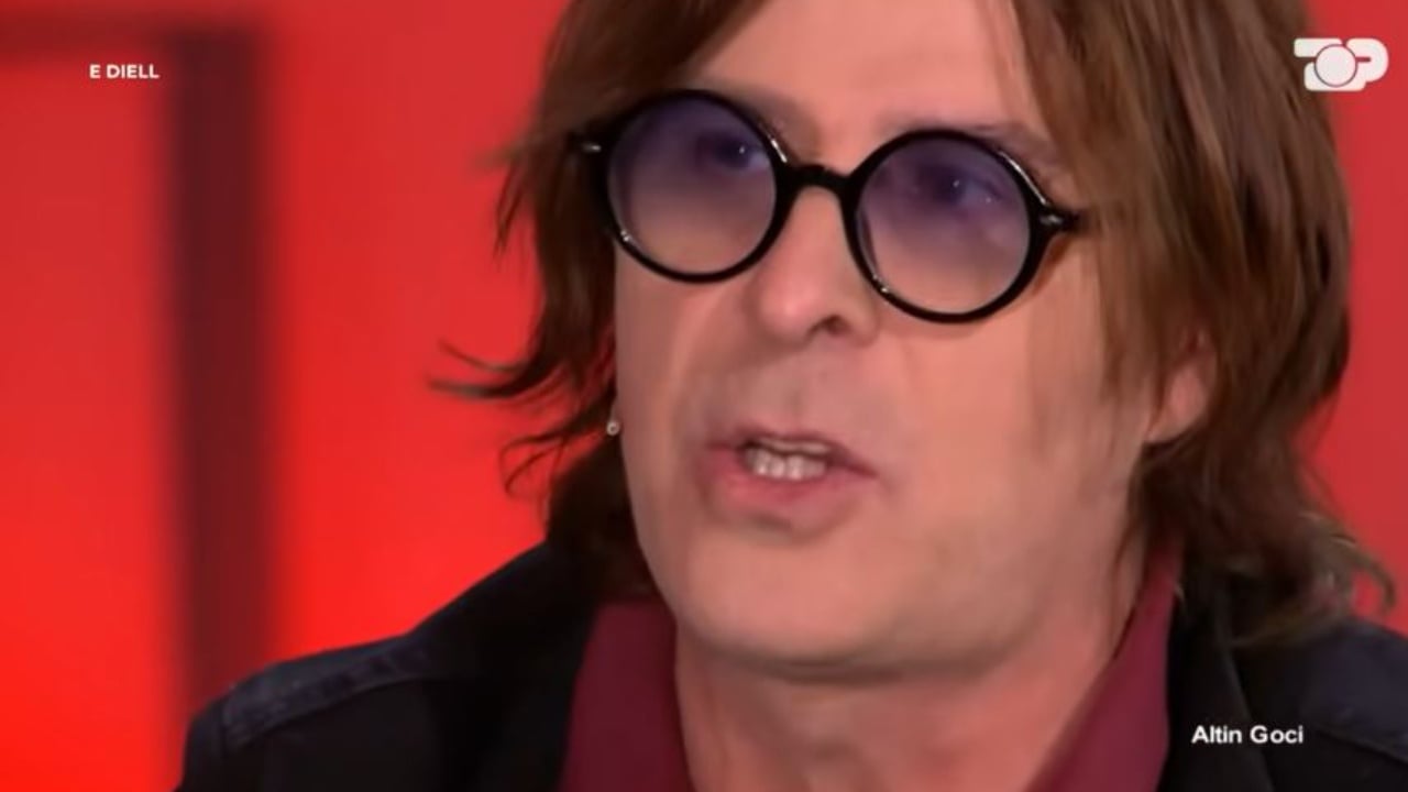  Ajo është muza ime   Ikona e viteve  90 rrëfen jetën e tij nga muzika te dashuria  Altin Goci  Gjyshërit i kam pasur komunistë idealistë  dajën e futën në burg dhe 