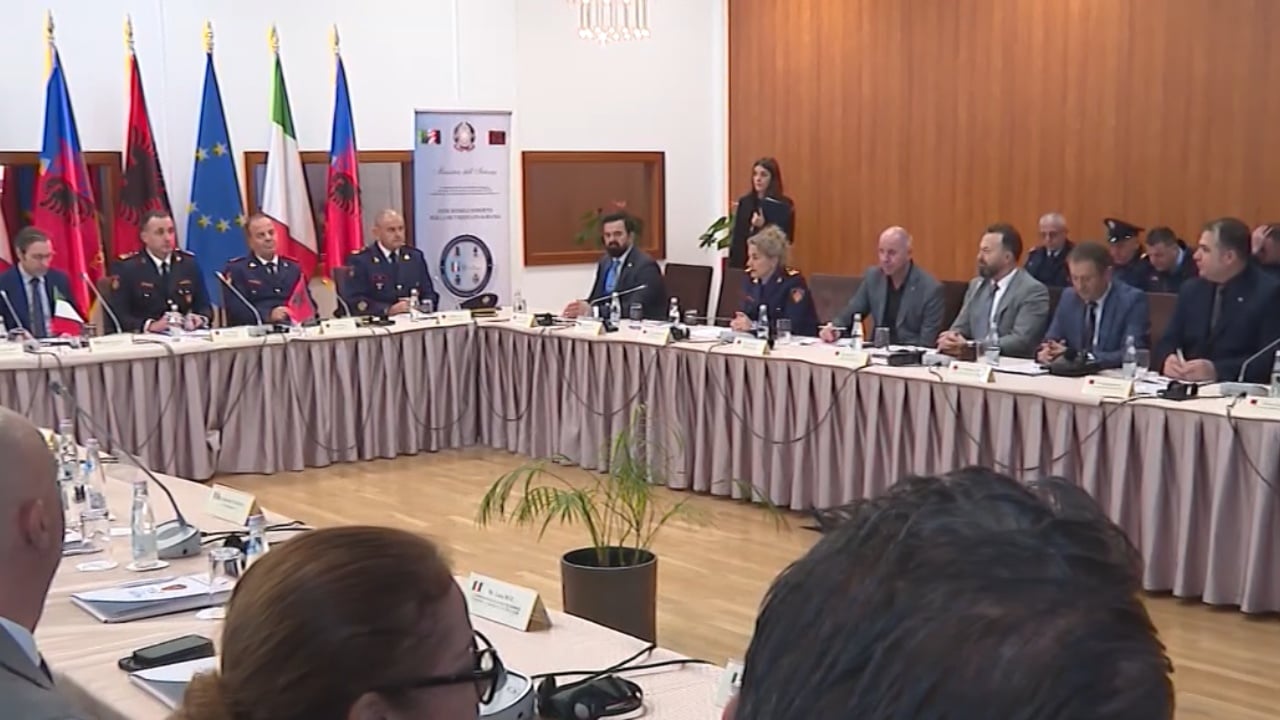 kanabis-ne-renie-raporti-i-guardia-di-finanza-me-pak-rrenje-te-mbjella-ne-shqiperi-ndryshojme-monitorim