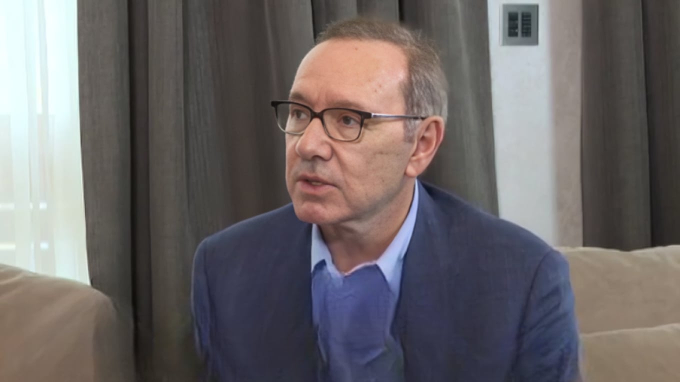 Kevin Spacey flet hapur për seksualitetin e tij  Jam homoseksual  më pëlqen shoqëria e burrave