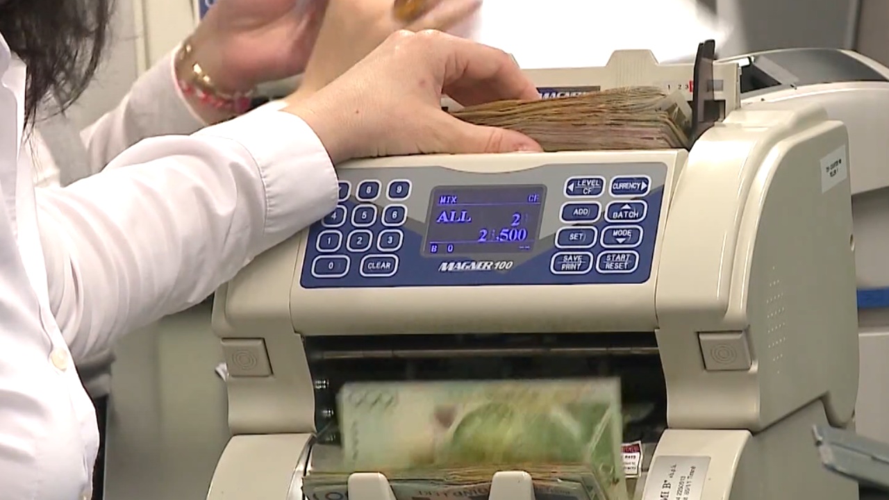 3 5 miliardë euro kredi në 10 muaj  Rritet huaja për ekonominë  ndërsa individët priren të kursejnë