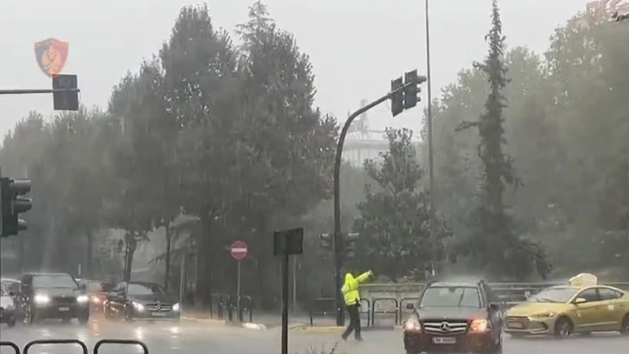 Shqipëria do të përfshihet nga moti i keq  Ministria e Mbrojtjes  Nga nesër priten reshje të dendura shiu  ja qarqet më të rrezikuara