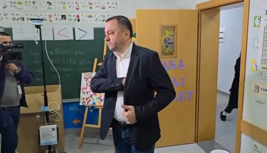 vetem-5-e-vlonjateve-kane-votuar-deri-me-tani-kandidati-i-pavarur-gjergj-nika-ky-duhet-te-jete-leksion