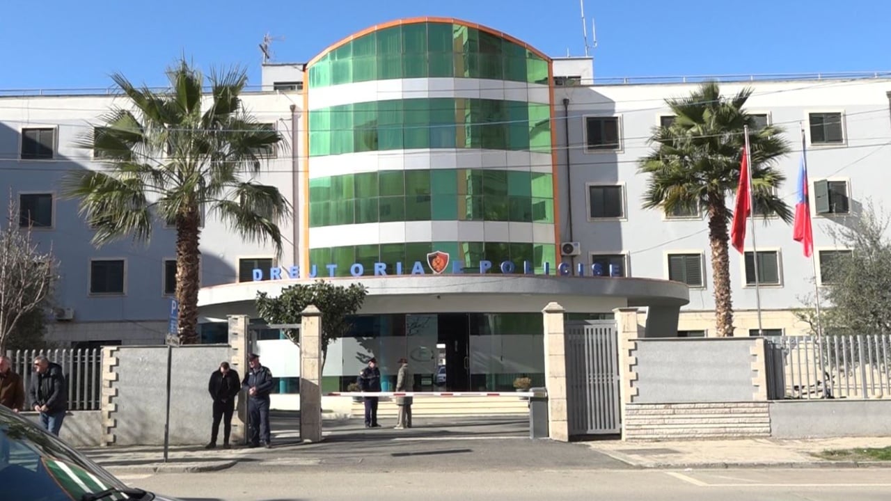 nen-efektin-e-lendeve-narkotike-dhe-i-dehur-godet-punonjesen-e-policise-arrestohet-52-vjecari