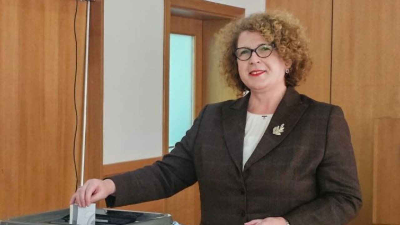 U mor nën hetim nga Prokuroria e Kosovës për shpërdorim detyre  reagon ministrja e Industrisë  Ndihem krenare për punën që kam bërë