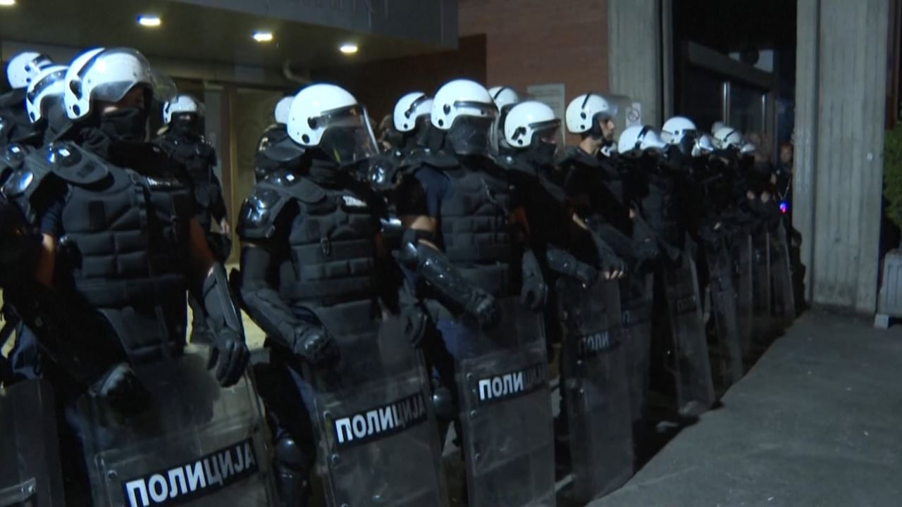 Një vit nga tragjedia e Novi Sadit  protestuesit bllokojnë rrugët në Serbi