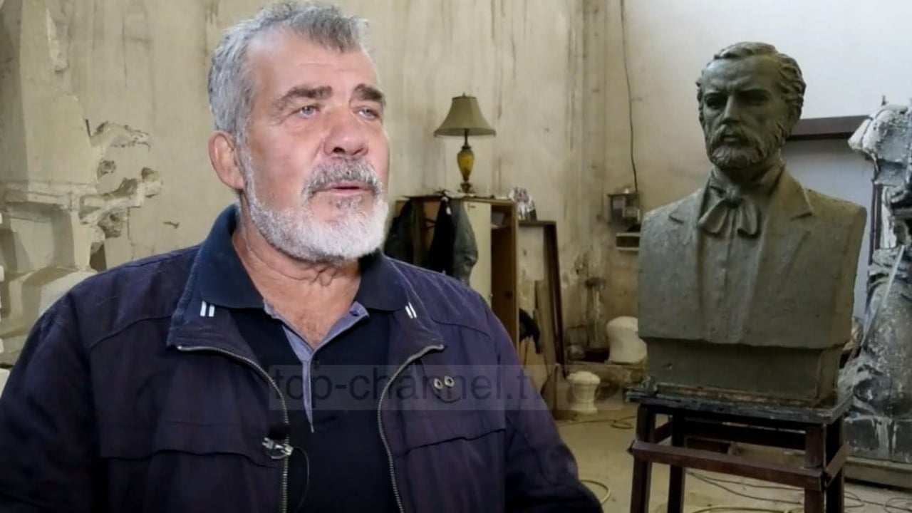 Agim Rada Requiem   Vdiq me daltë në dorë   familjarë  miqtë dhe kryeministri flasin për artistin e  pavdekshëm   Nuk na tha kurrë për sëmundjen