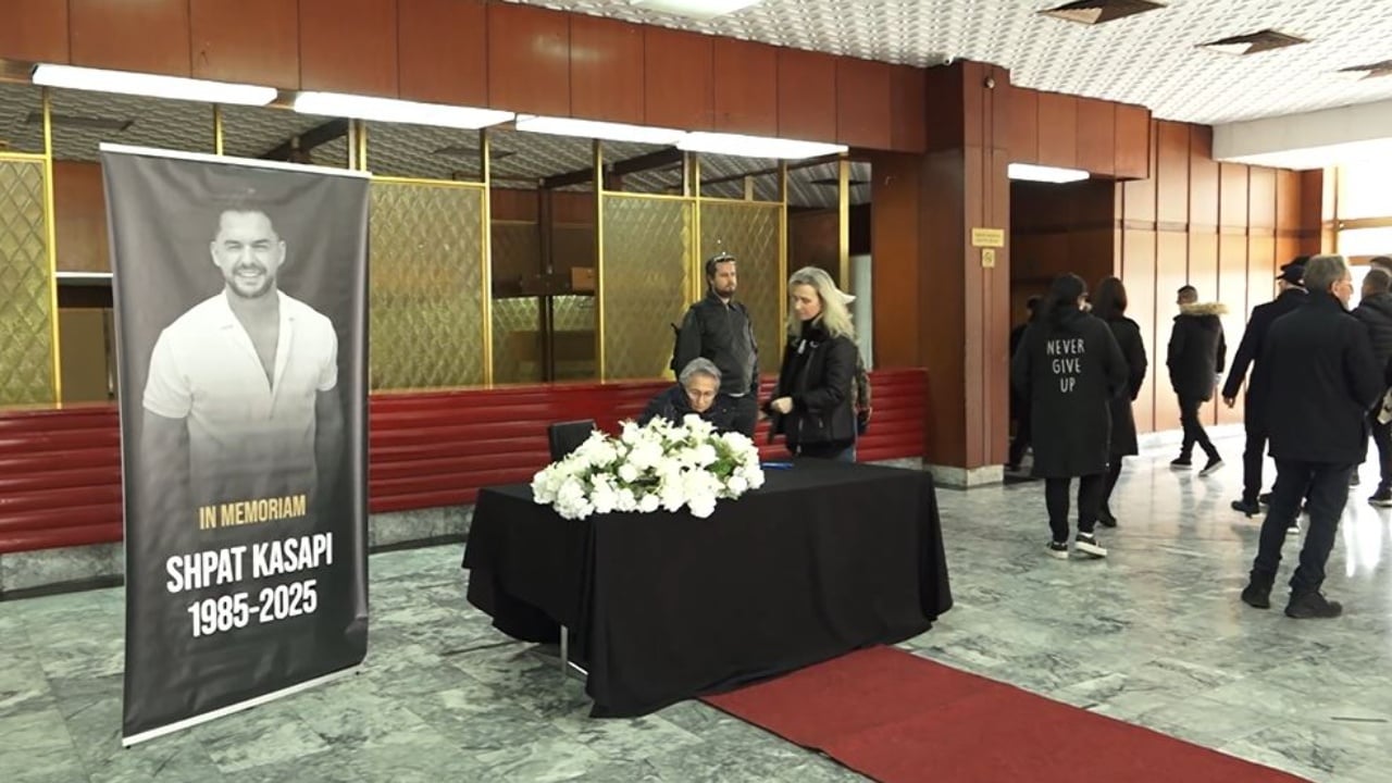Humbi jetën nga ataku në zemër  nis ceremonia mortore për Shpat Kasapin në Pallatin e Kulturës në Tetovë