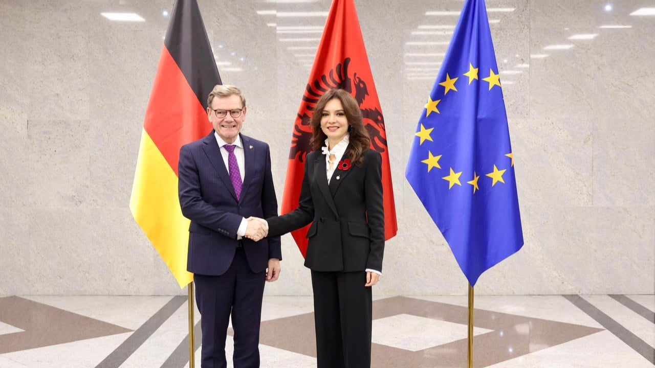 shqiperia-vendosmeri-drejt-be-ministri-i-jashtem-i-gjermanise-ne-tirane-takon-ministren-spiropali-dhe-altin-dumanin