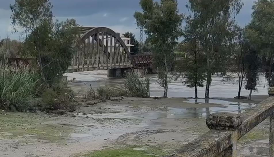 Lumi Vjosë rikthehet në shtratin e vet  normalizohet situata pas 4 ditësh përmbytje