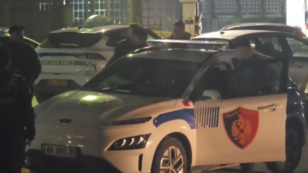 Video  Ekzekutimi i Mond Mëhallës në Elbasan  pamjet kur një person futet me forcë në makinën e policisë