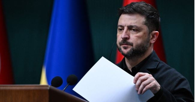zelensky-merr-planin-e-shba-se-per-ti-dhene-fund-luftes-do-ta-diskutoj-me-trumpin-zyrtaret-ukrainas-propozim-absurd