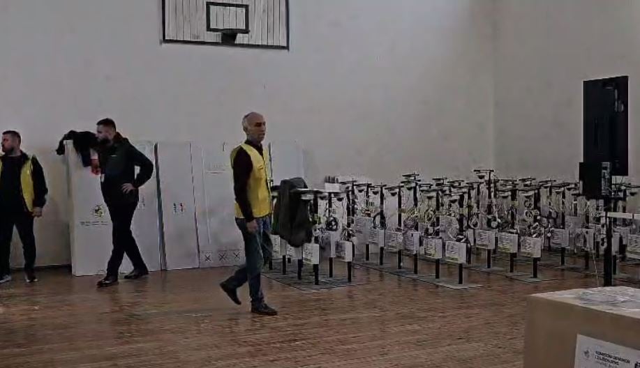 materialet-zgjedhore-mberrijne-ne-mat-gjithcka-gati-per-zgjedhjet-e-se-dieles