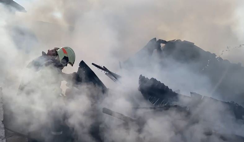 Përfshihen nga zjarri dy banesa në hyrje të Shkodrës