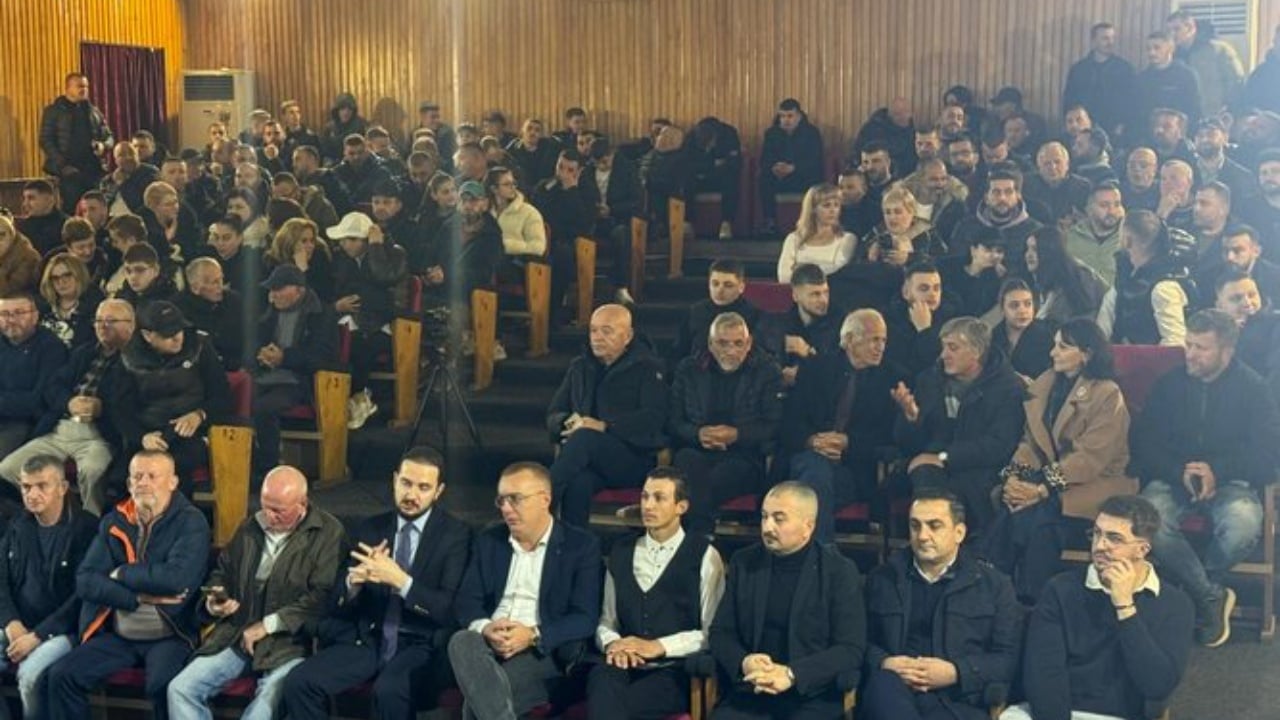 Ervin Salianji mbush sallën në Gjirokastër  kritika PD së për Avokatin e Popullit  Nuk po mbështet njerëzit e saj