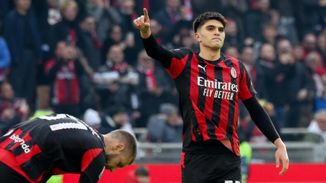 milani-frenohet-ne-garen-per-titull-kuqezinjte-shtangen-nga-sassuolo-brenda-ne-san-siro